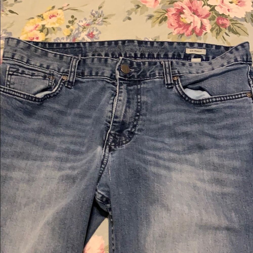 Men’s medium/light wash slim straight jeans